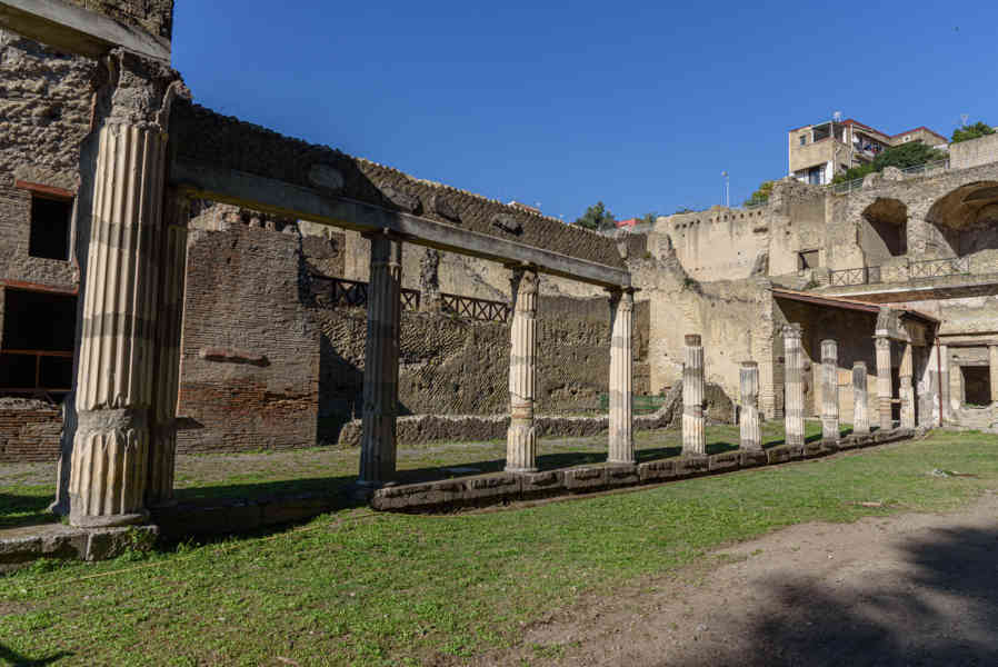 239 - Italia - Herculano - parque arqueológico de Herculano - Gimnasio.jpg